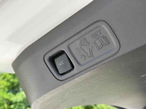 Used 2020 Ford Expedition XLT w/ Equipment Group 202A AWD/4WD image 18
