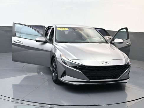 Certified 2023 Hyundai Elantra SEL image 29