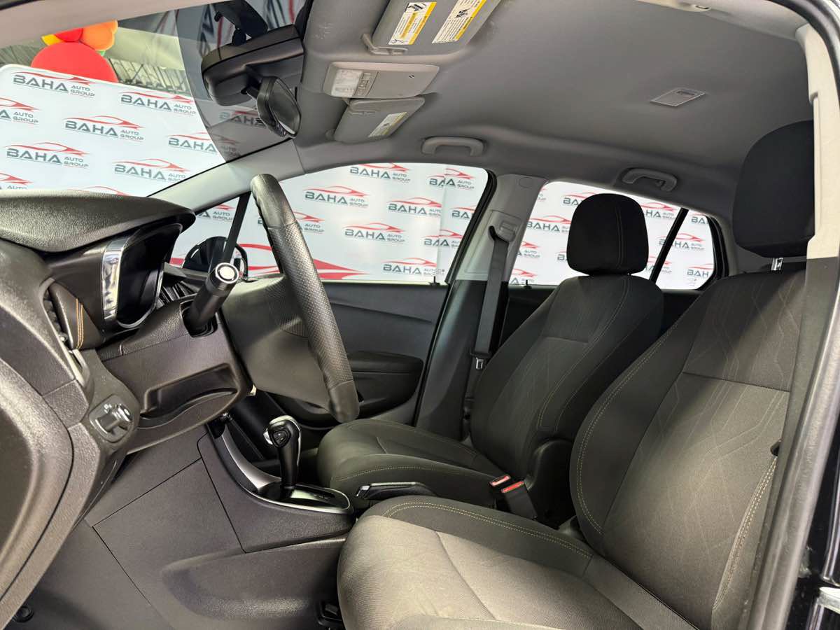 Used 2020 Chevrolet Trax LT AWD/4WD image 25