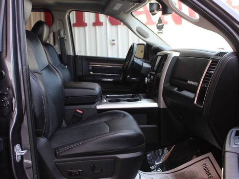 Used 2017 RAM 1500 Laramie w/ Convenience Group AWD/4WD image 9