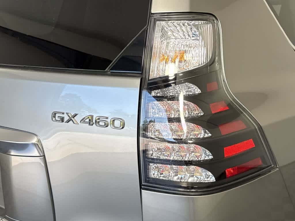 Used 2023 Lexus GX 460 Luxury w/ Sport Design Package AWD/4WD image 7