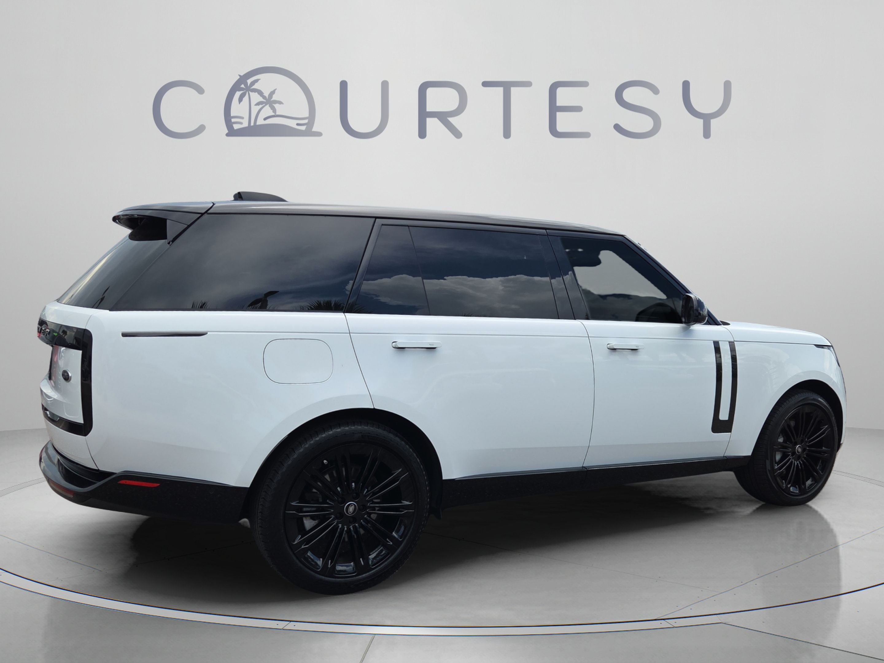 Used 2023 Land Rover Range Rover Long Wheelbase SE AWD/4WD image 5