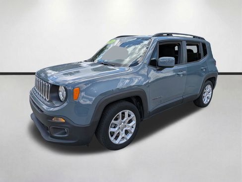 Used 2018 Jeep Renegade Latitude FWD image 8