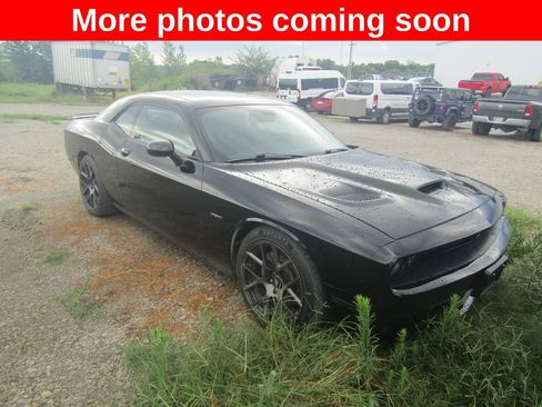 Used 2018 Dodge Challenger R/T RWD image 7
