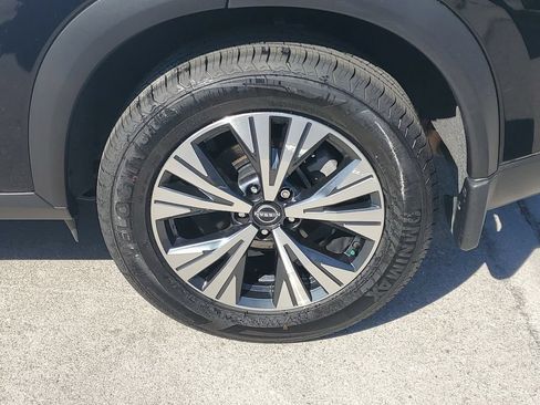 Certified 2023 Nissan Rogue SV FWD image 11
