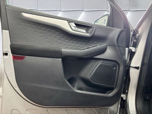 Used 2020 Ford Escape SE FWD image 22