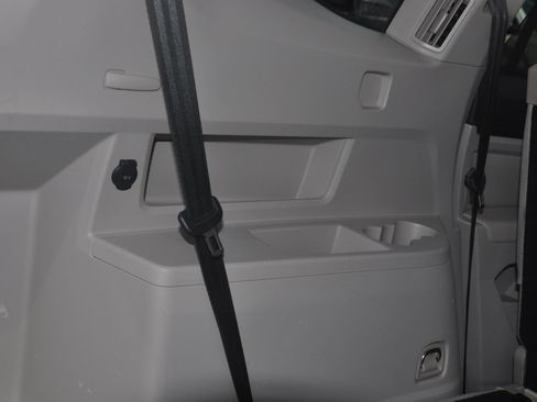 Used 2018 Volkswagen Atlas SE FWD image 25