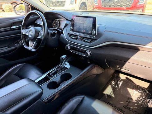 Used 2022 Nissan Altima 2.5 SR w/ Midnight Edition Package FWD image 13