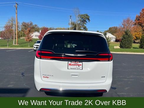 New 2026 Chrysler Pacifica Select image 5