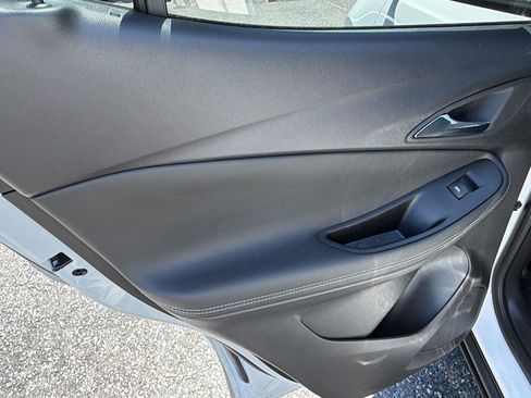 Used 2022 Buick Encore GX Essence FWD image 18
