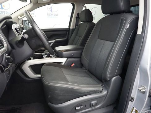 Used 2018 Nissan Titan SV w/ SV Convenience Package image 11
