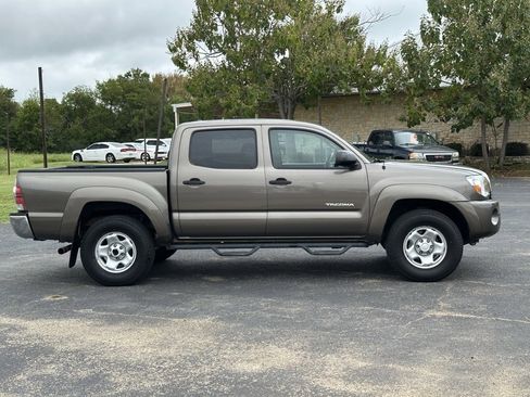 Used 2011 Toyota Tacoma PreRunner image 4