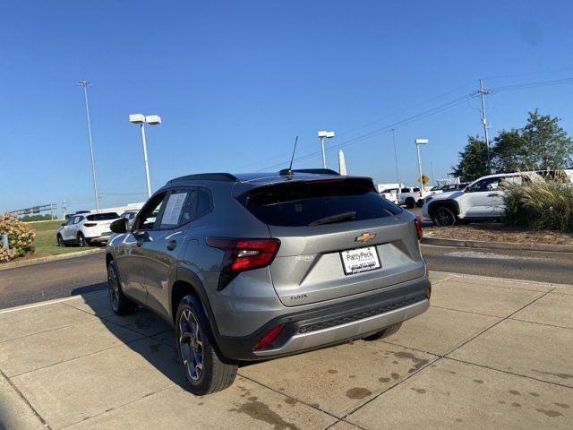 Used 2024 Chevrolet Trax LT w/ Driver Confidence Package FWD image 10