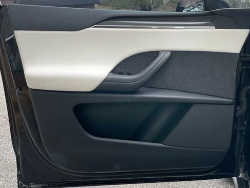 Used 2022 Tesla Model X Plaid image 18