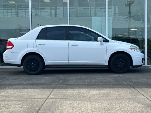 Used 2009 Nissan Versa 1.8 S FWD image 2