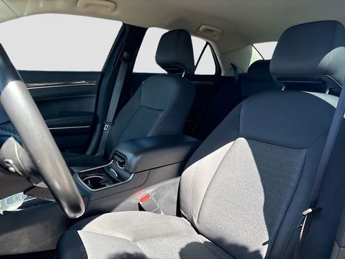 Used 2020 Chrysler 300 Touring w/ Sport Appearance Package image 19