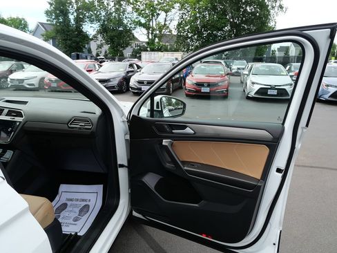 Used 2022 Volkswagen Tiguan SE AWD/4WD image 21