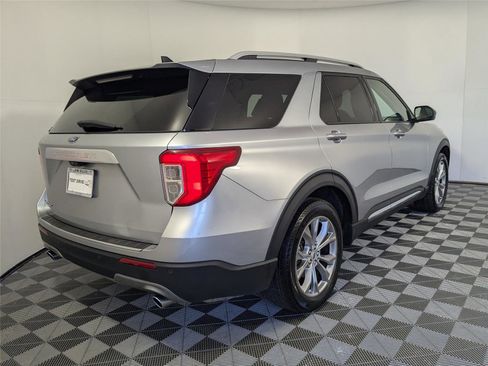 Used 2023 Ford Explorer Limited image 5