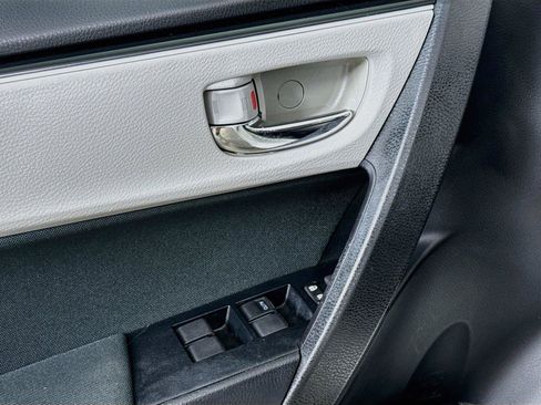 Used 2017 Toyota Corolla LE w/ Carpet Mat Package (TMS) FWD image 18