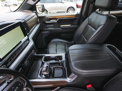 Used 2024 Chevrolet Silverado 1500 High Country w/ Technology Package AWD/4WD image 21