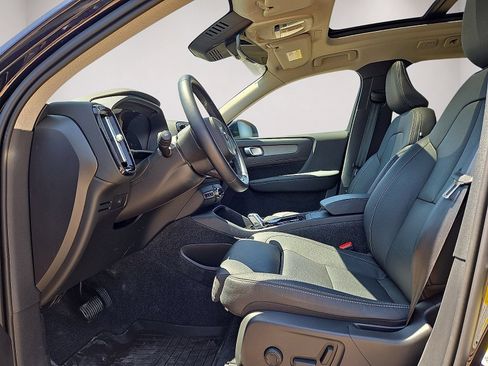 Certified 2026 Volvo XC40 B5 Plus AWD/4WD image 24