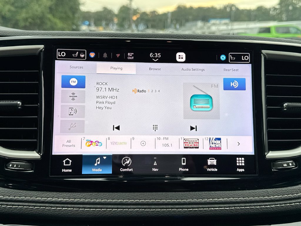 Used 2023 Chrysler Pacifica Touring-L w/ Uconnect Theater Family Group AWD/4WD image 26