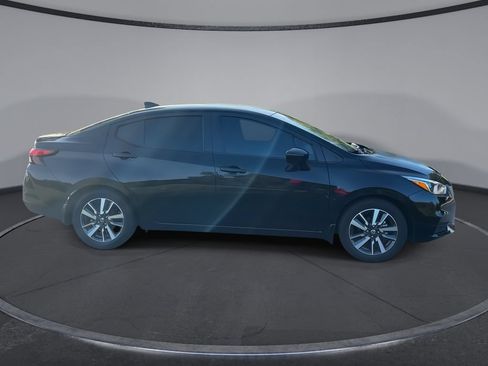 Used 2021 Nissan Versa SV FWD image 9