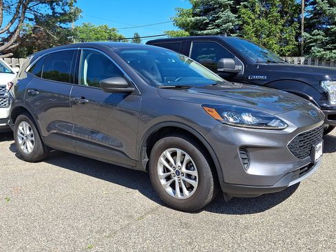 Used 2022 Ford Escape SE w/ Cold Weather Package AWD/4WD image 1