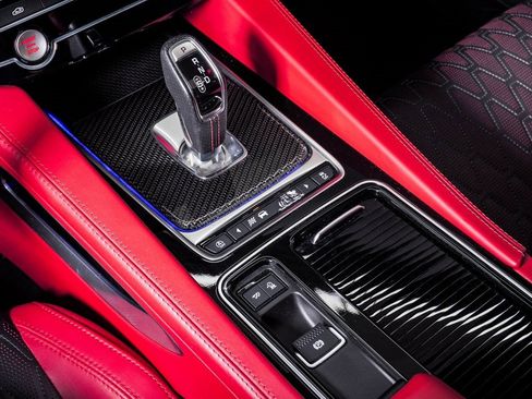 Used 2020 Jaguar F-PACE SVR image 26