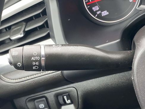 Used 2023 GMC Acadia SLE image 21