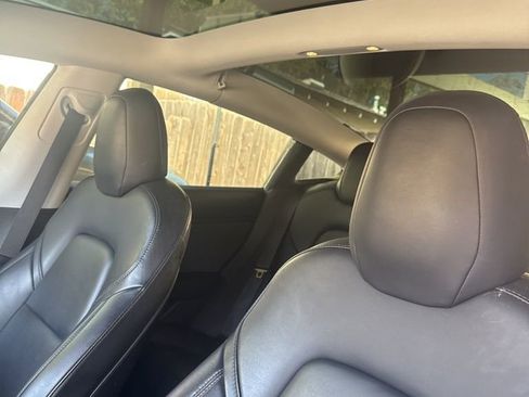 Used 2019 Tesla Model 3 Standard Range image 4