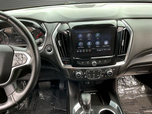 Used 2023 Chevrolet Traverse Premier FWD image 11