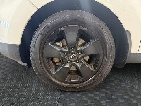 Used 2017 Kia Soul FWD image 15