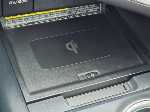 Used 2020 Toyota Camry XLE image 8