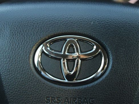 Used 2023 Toyota Highlander XLE image 31