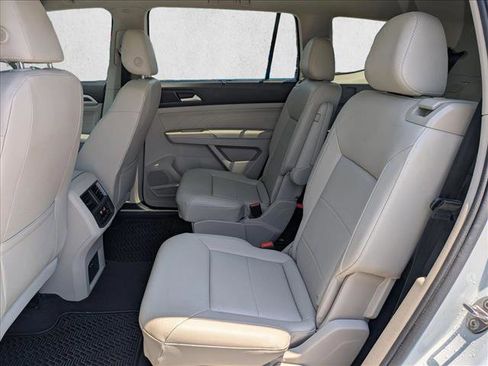 Used 2021 Volkswagen Atlas SE w/ Panoramic Sunroof Package FWD image 18