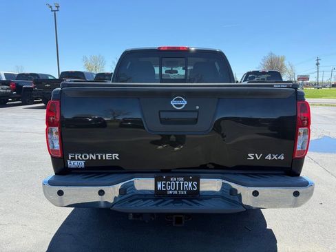 Used 2016 Nissan Frontier SV w/ SV Value Truck Package AWD/4WD image 8