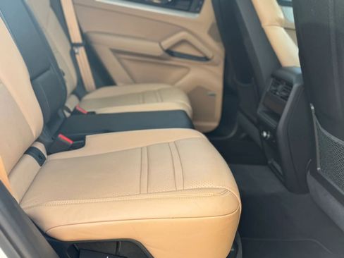 Used 2024 Porsche Cayenne w/ Premium Package AWD/4WD image 19