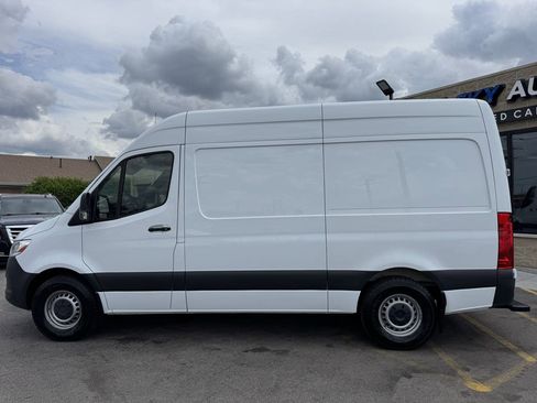 Used 2021 Freightliner Sprinter 2500 RWD image 8