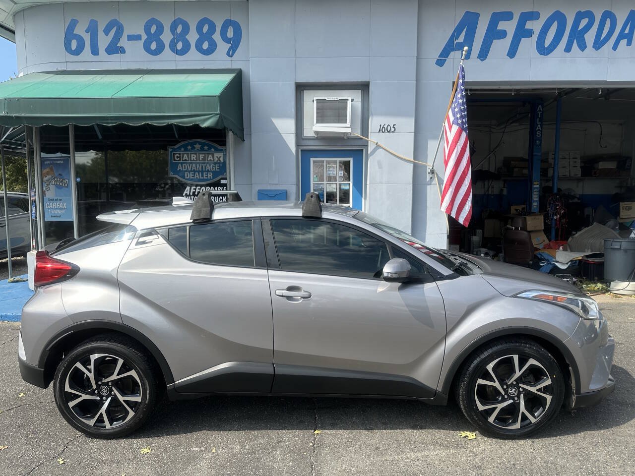 Used 2019 Toyota C-HR XLE FWD image 5
