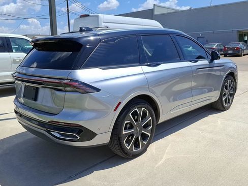 Used 2024 Lincoln Nautilus Reserve AWD/4WD image 6