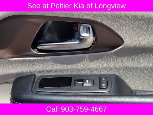 Used 2020 Chrysler Voyager Lxi FWD image 12
