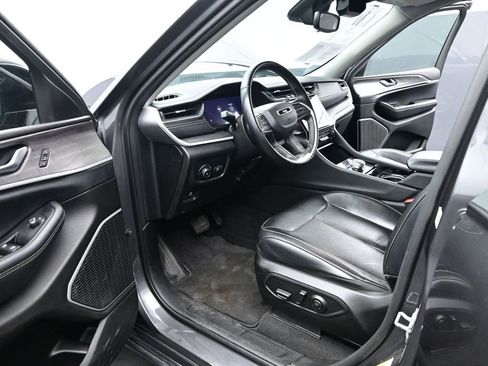 Used 2022 Jeep Grand Cherokee L Limited AWD/4WD image 9