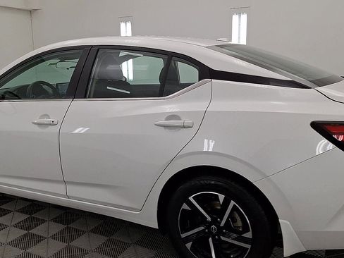 Used 2024 Nissan Sentra SV image 2