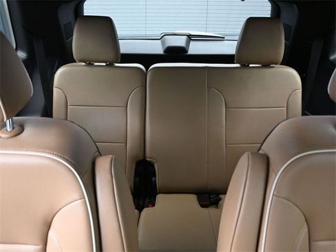 Used 2022 Chevrolet Traverse Premier image 11