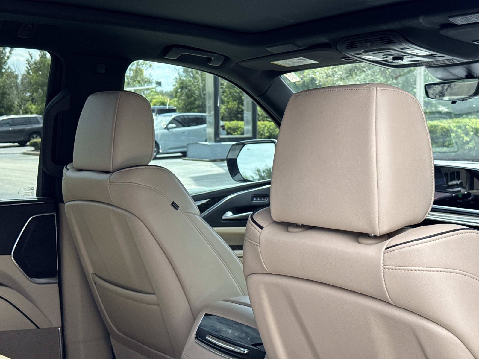Certified 2024 Cadillac Escalade Premium Luxury AWD/4WD image 27