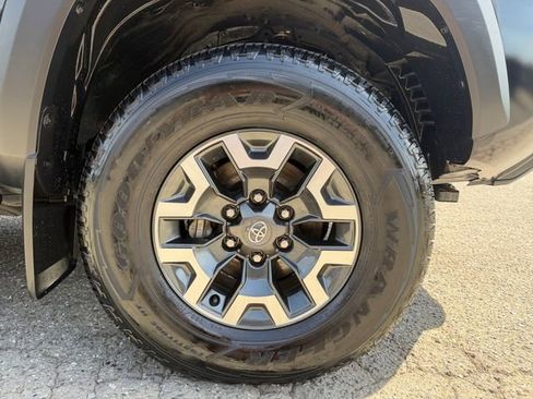 Used 2022 Toyota Tacoma TRD Off-Road w/ TRD Premium Off Road Package AWD/4WD image 21