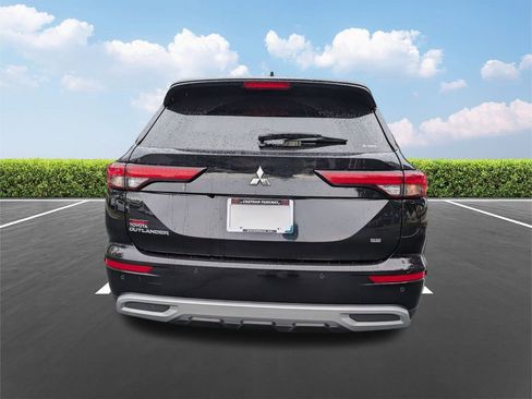 Used 2024 Mitsubishi Outlander SE image 5