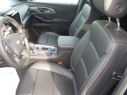 Used 2023 Chevrolet Traverse LT image 14