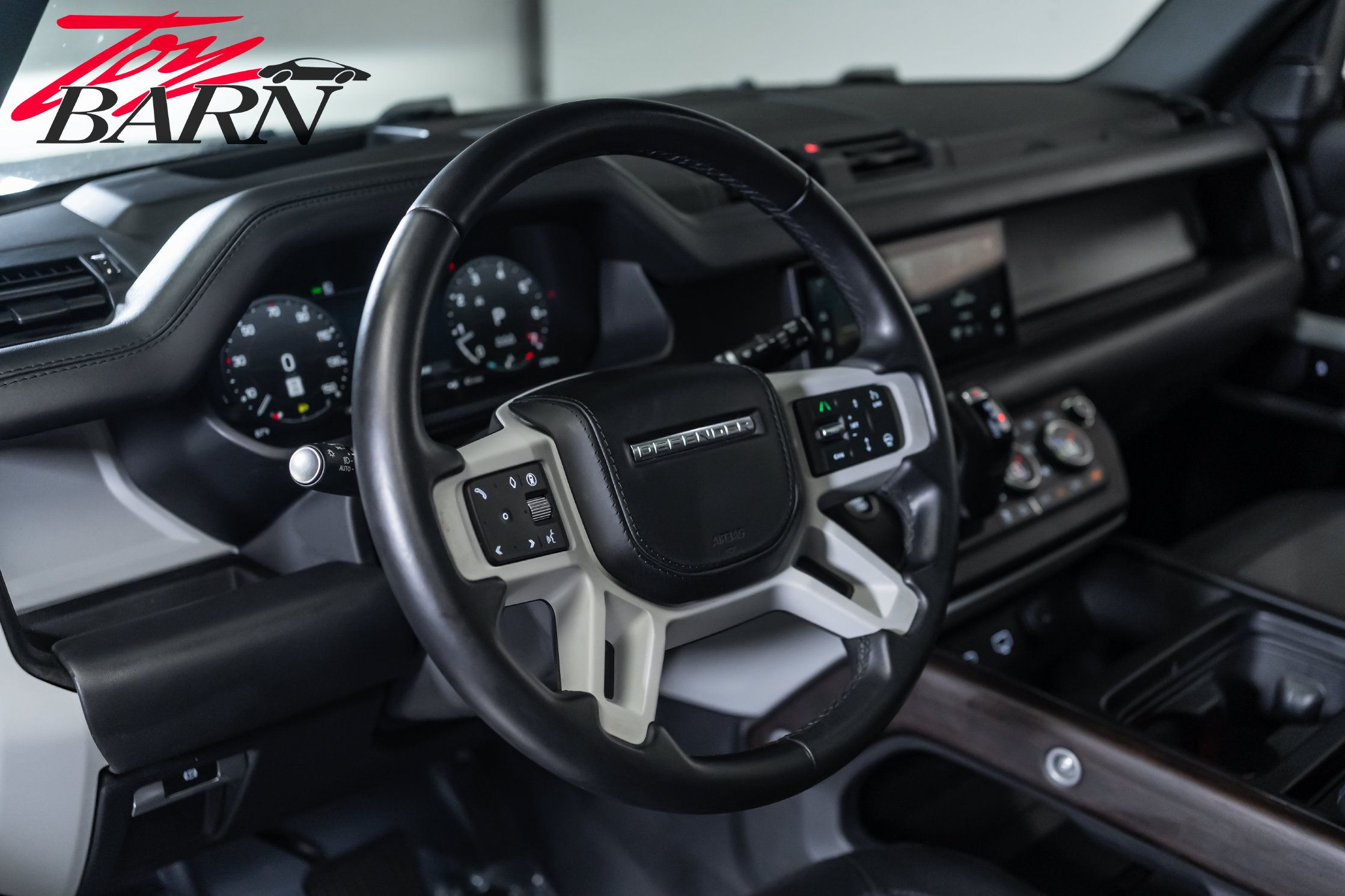 Used 2024 Land Rover Defender 110 X-Dynamic SE AWD/4WD image 24